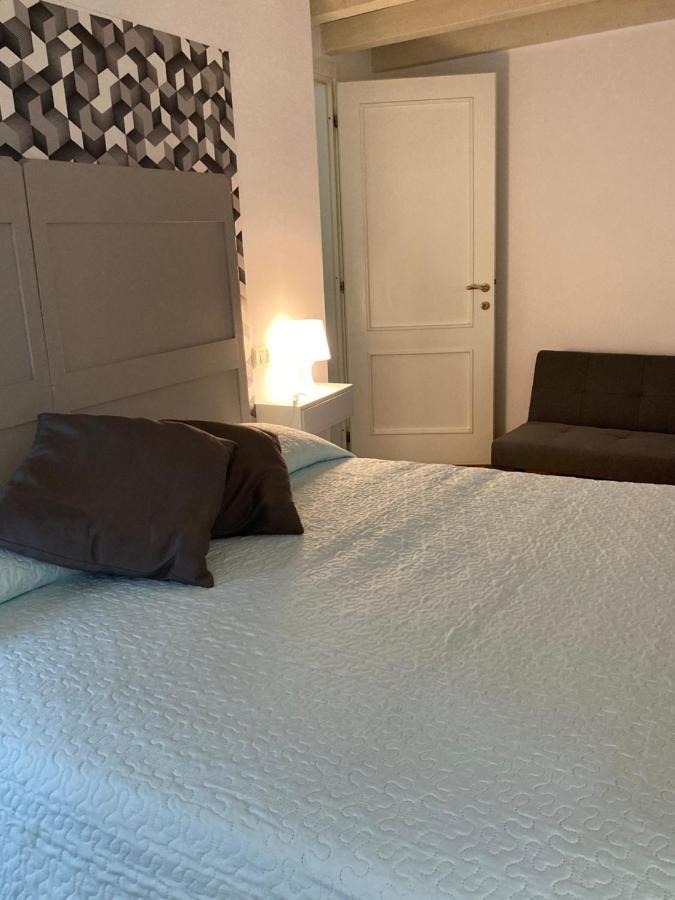 Casapiedicastello Apartment Castelnuovo del Garda Bagian luar foto